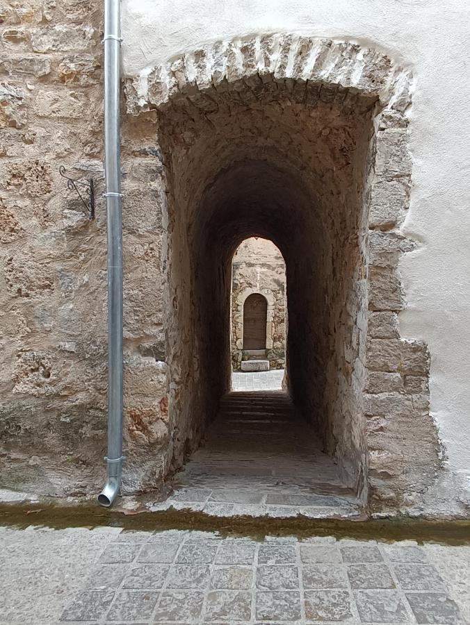 La Maison De La Traverse Saint-Guilhem-le-Desert Exterior photo