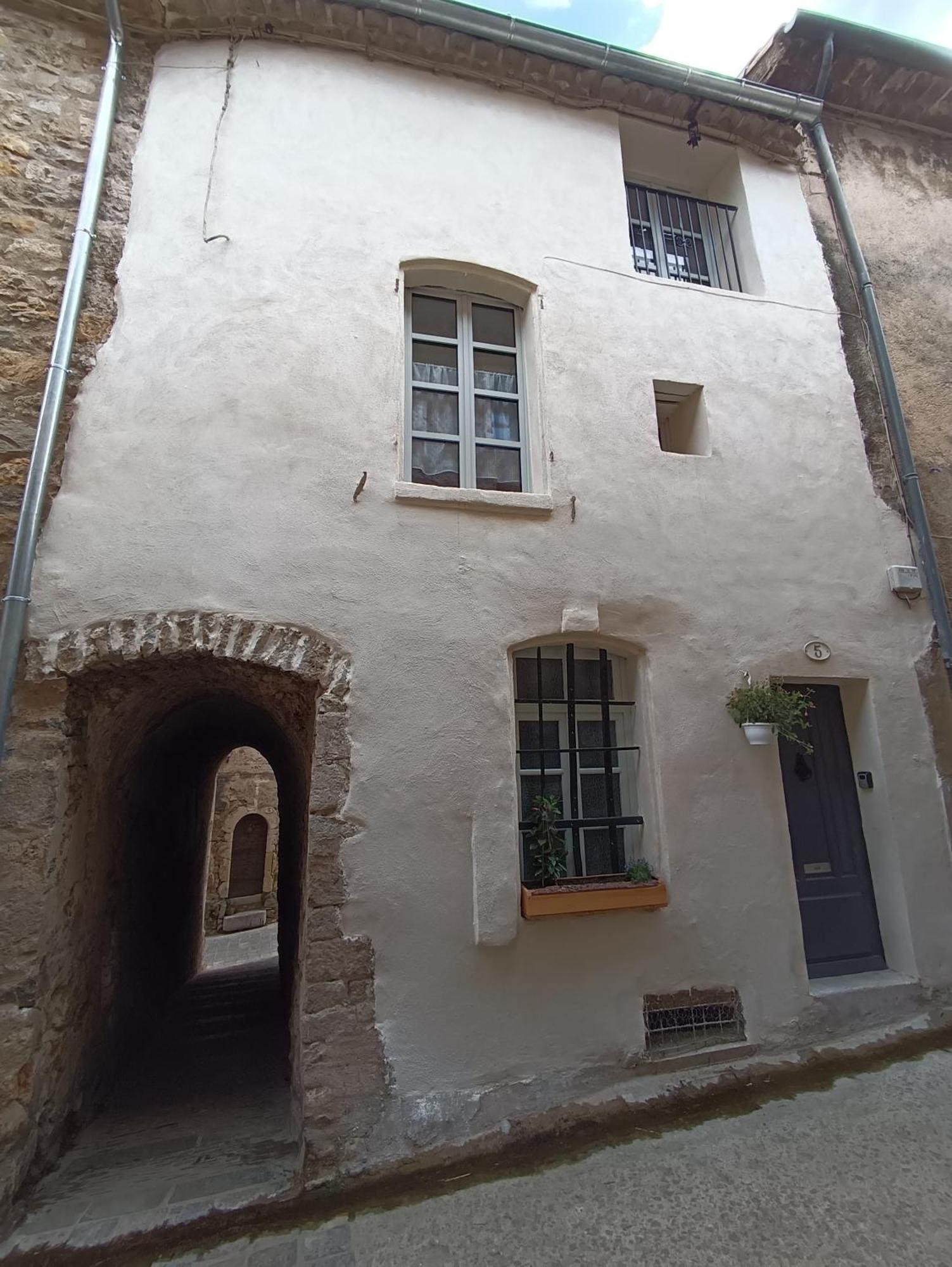 La Maison De La Traverse Saint-Guilhem-le-Desert Room photo